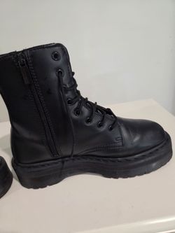 Doc Marteen Vegan Jadon
II Boot Mono Platforms
