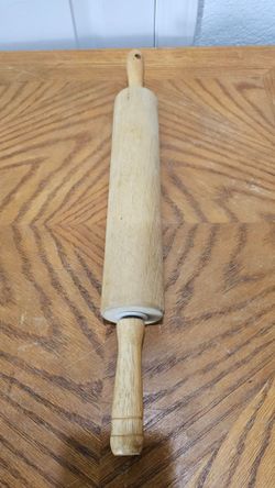 WOODEN ROLLING PIN FOR BAKING