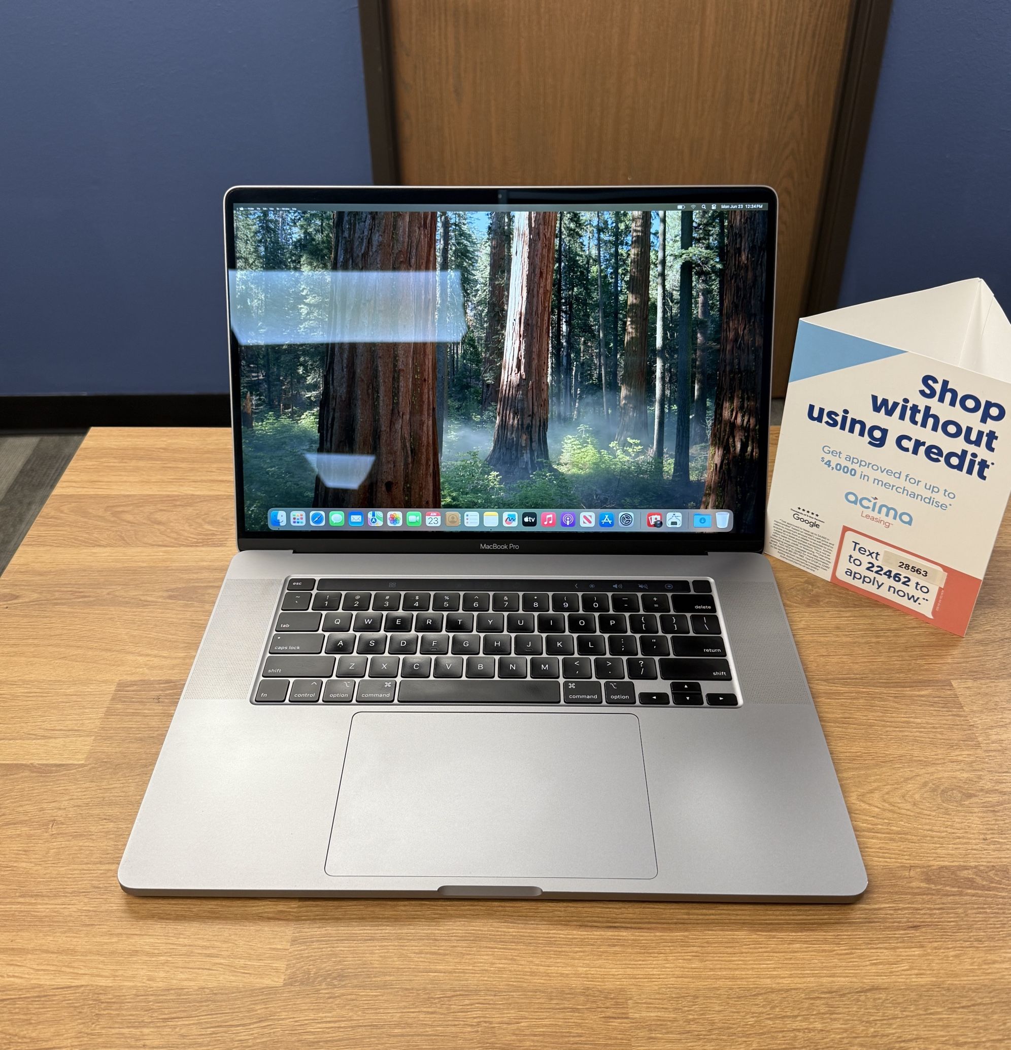 16" MacBook Pro Touchbar*2.6Ghz Intel 6 Core i7*500GB SSD*16GB RAM