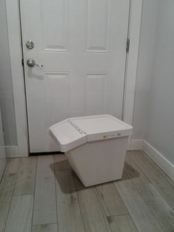 White Plastic Storage Bin with Lid