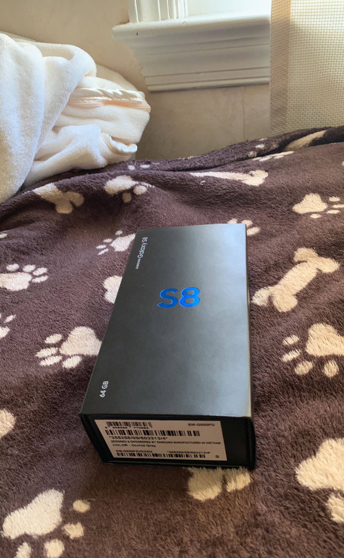 Brand new Samsung Galaxy S8 (case included)