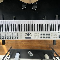 Arturia keylab 61 w/ Stand And Sustein Pedal 
