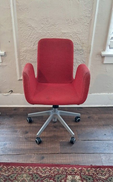 Pre-Owned IKEA Patrik Desk Chair. In Nice Condition.