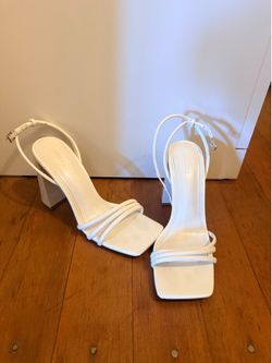 Women’s white forever 21 heels