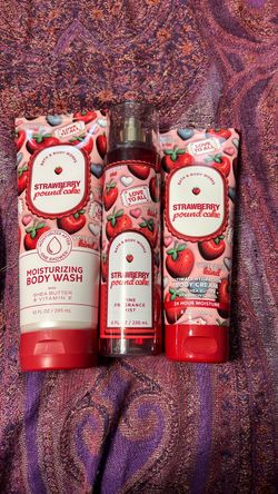 Bath and Body Works STRAWBERRY POUND CAKE women’s fragrance set