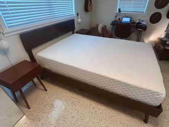 Mid-Century Modern Queen Bedroom Set – Platform Bed, Mattress + 2 Nightstands