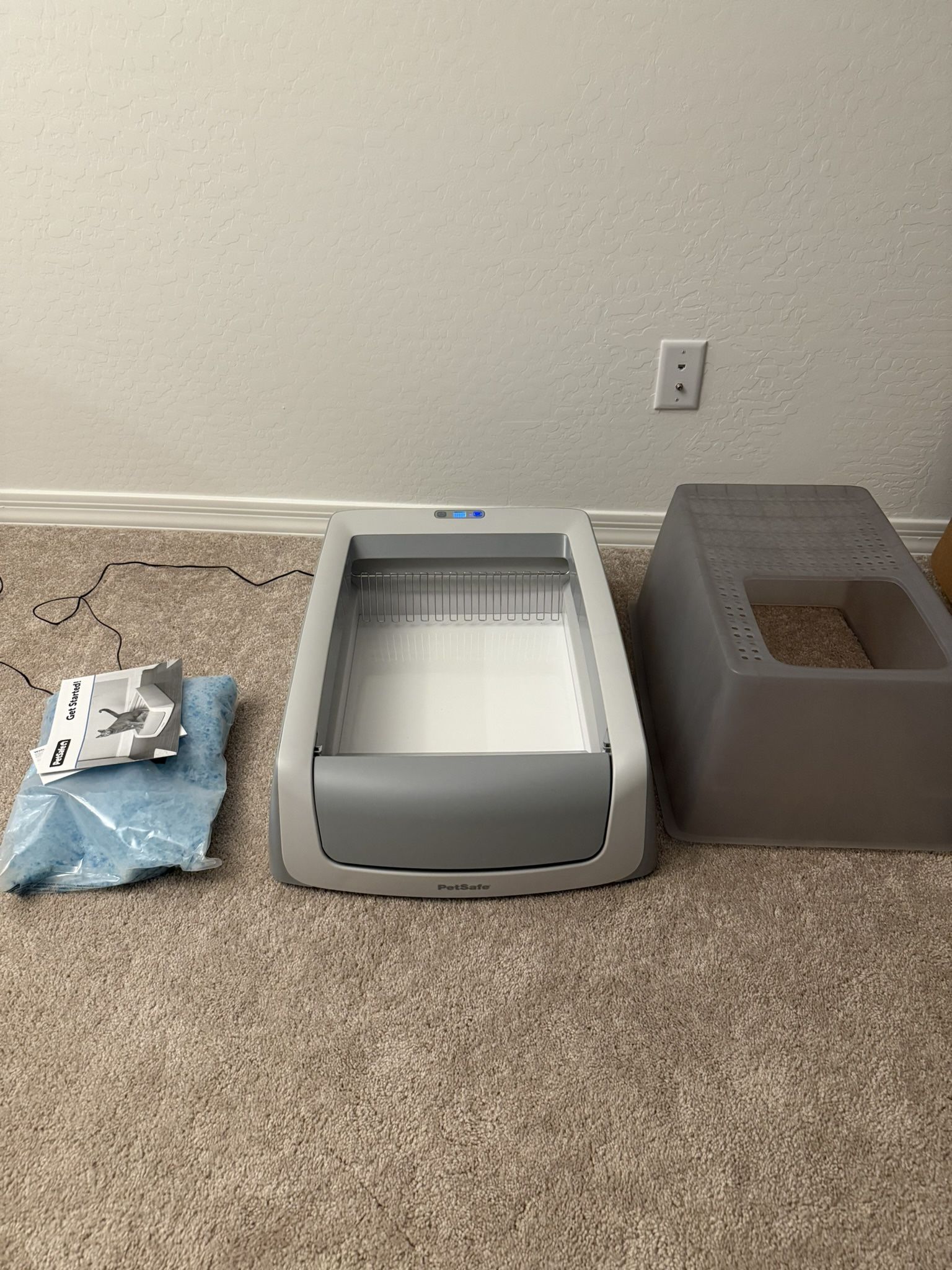 Pet Smart Scoop Free Litter Box New Never Used