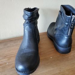 Cliffs Ankle Boots