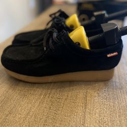 CLARKS WALLABEES SIZE 8 1/2 