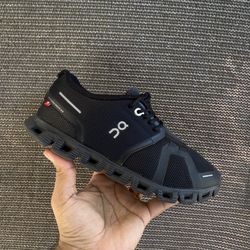 On Running Cloud 6 Sneakers in Triple Black