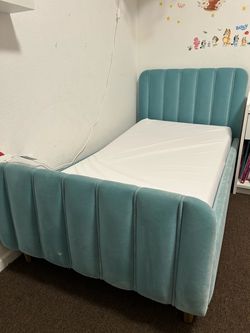 Toddler Bed-Velvet  Bed frame