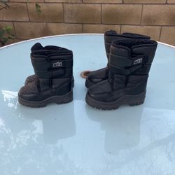 kids snow boots size 10 and 13