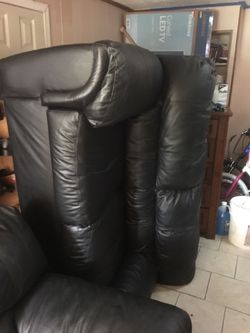 Comfy black Leather Couch! Love seat and Couch
