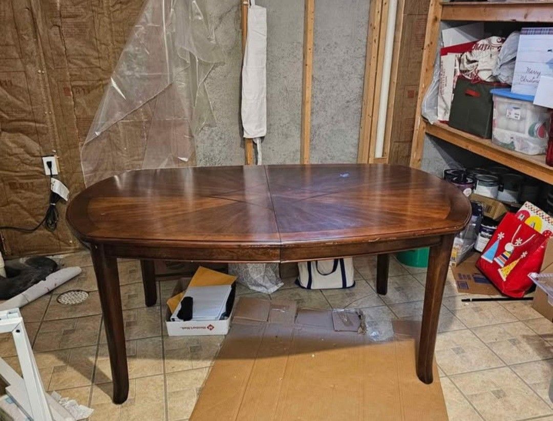 Dining ROOM table W Leaf