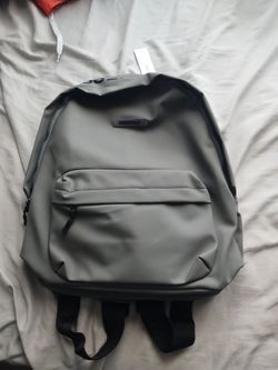 Essential backpack, color grey