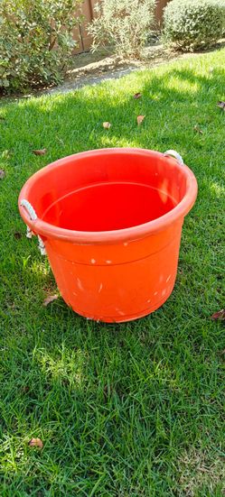 17.5-gallon orange muck bucket