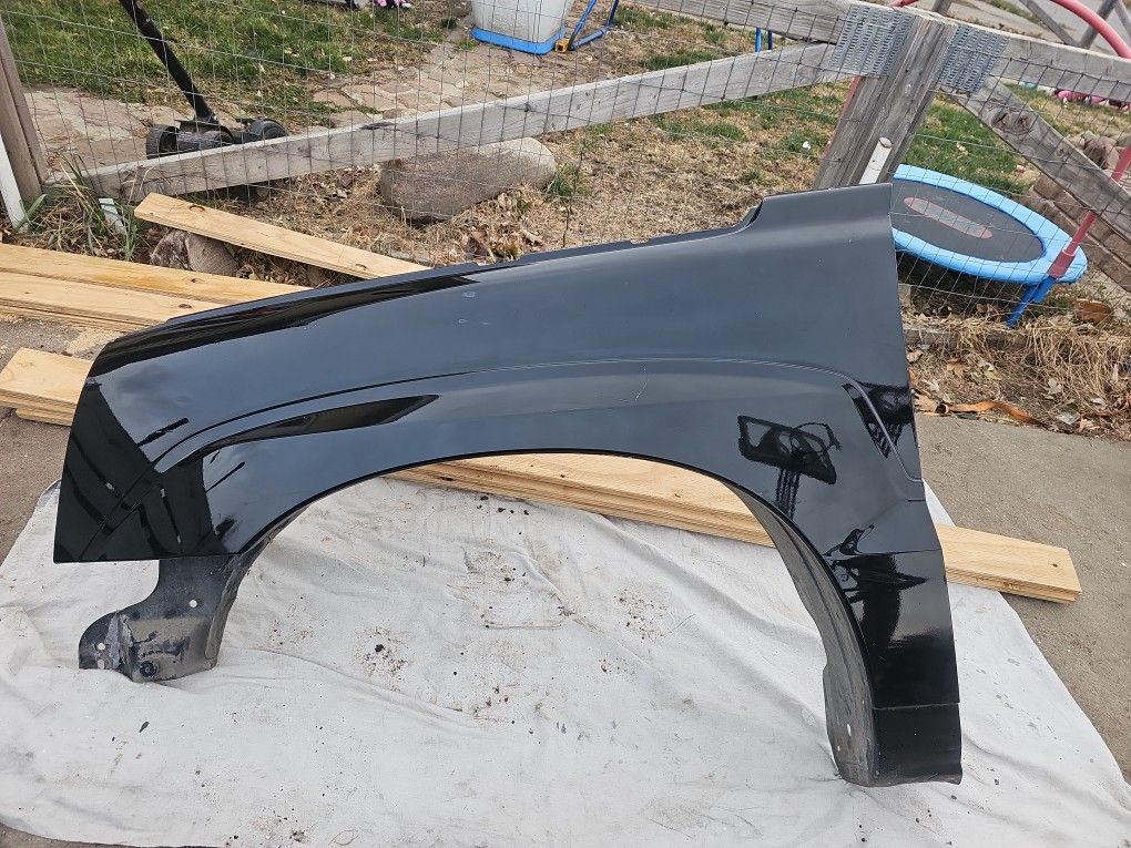 03 Cadillac Escalade Front Driver Fender