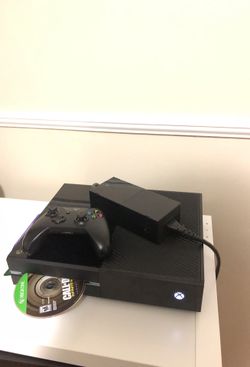 XBOX ONE WITH CONTROLLER AND CALL OF DUTY