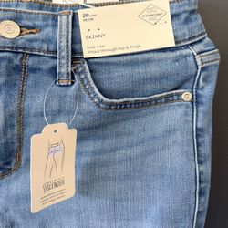 Skinny Mid Rise Petite Short