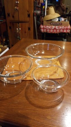 Vintage Pyrex Mixing bowls (set of 3 nesting)