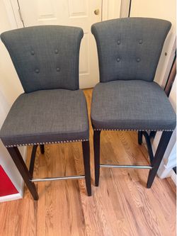 2 Safavieh Bar chairs