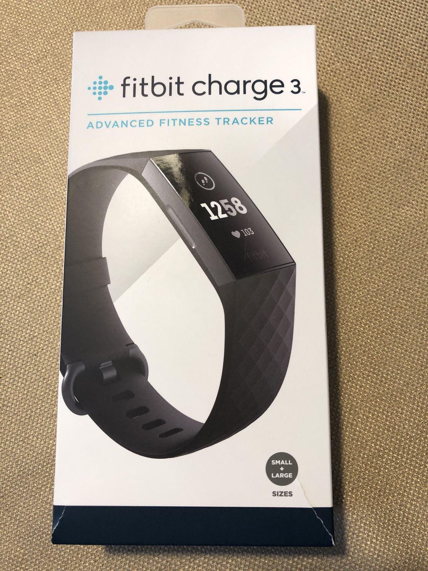 Fitbit charge 3, works great, includes charger