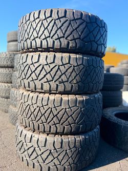 35x12.50/22 Nitto vendo un set de llantas usadas excelente condiciones de vida las 4 ✅🤩I am selling a set of used tires, all 4 in excellent living co