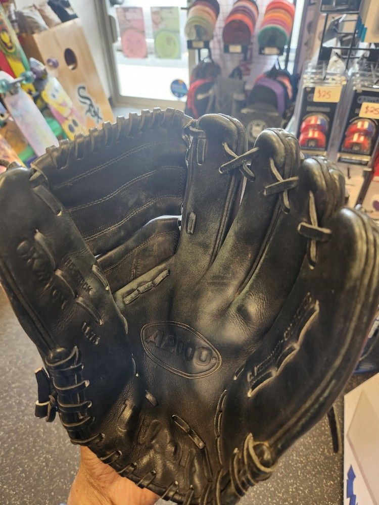 Blk Wilson A2000 11.75" Right Hand Throw Baseball Glove (Used- Good Condition)