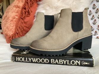 Genuine Leather Caslon Chelsea Boots- Size 5.5