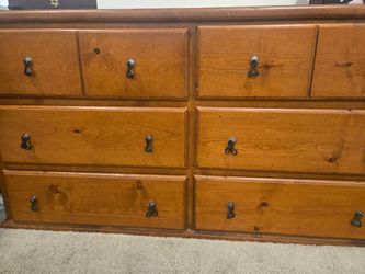Matching Solid Wood Bedroom Set – Queen Bedframe, Dresser, Nightstands & LampsWarm reddish‑brown/amber stain with a smooth sheen. Gently worn but stil