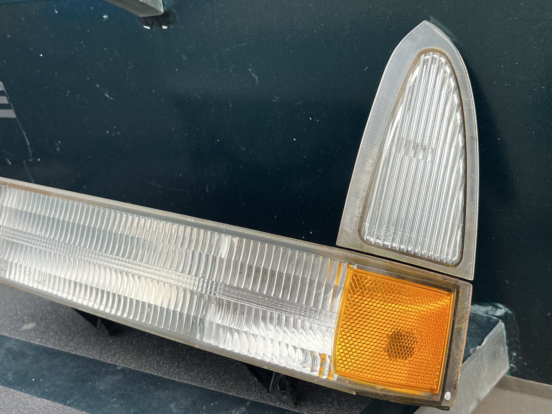 99-04 Ford F250 F350 F450 Super Duty Left Marker Light