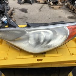 2011 Hyundai Sonata RH Side Headlight 