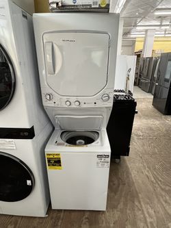 New Open Box 24” Laundry Center Gas 