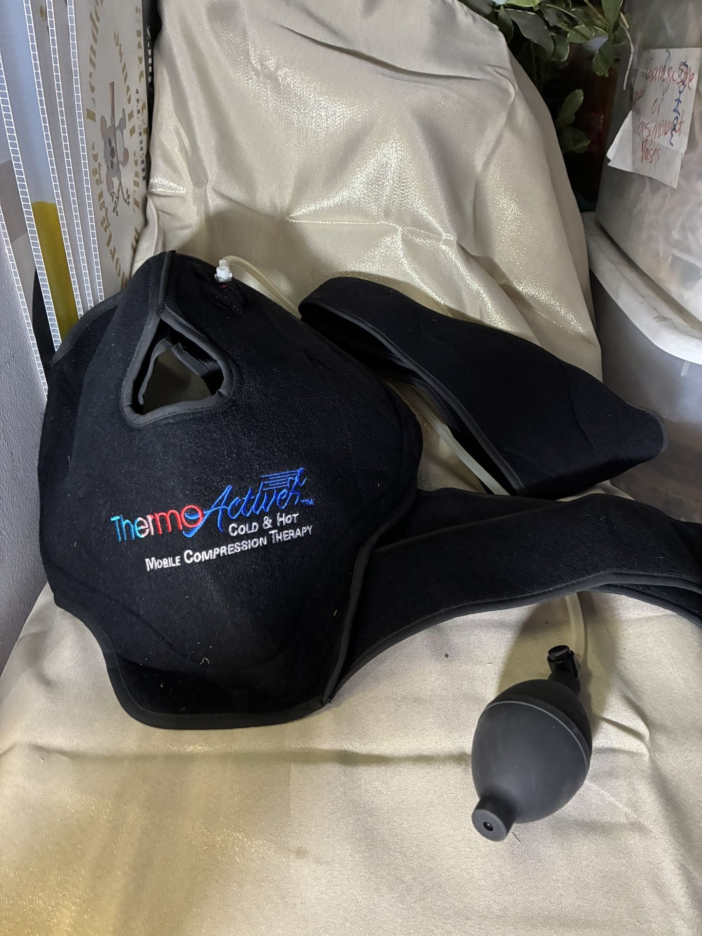  ThermoActive Cold & Hot Mobile Compression Therapy Shoulder Support