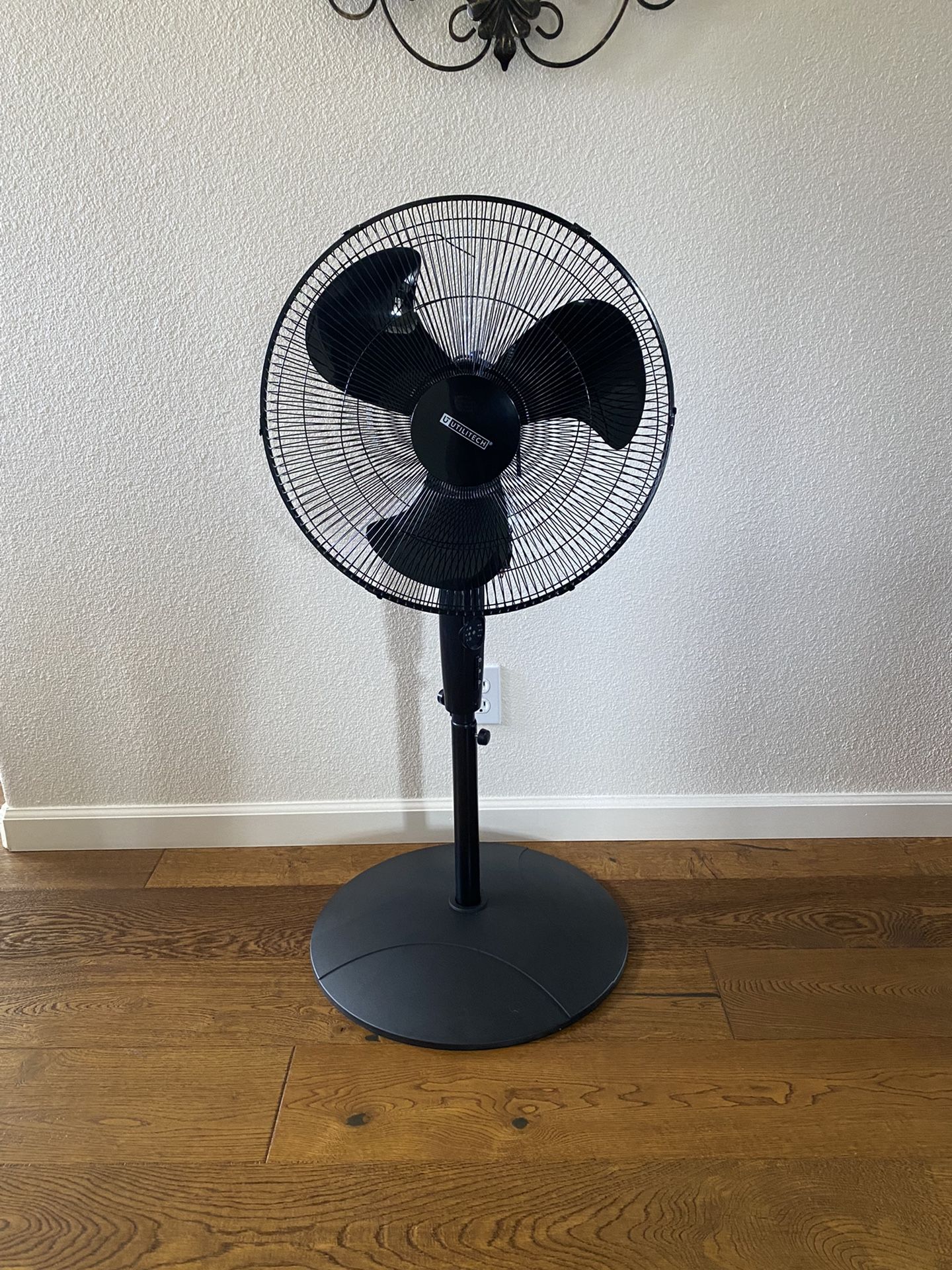 Utilitech Adjustable Pedestal Fan (18-Inch) (3 Speed) (NEED GONE ASAP!)