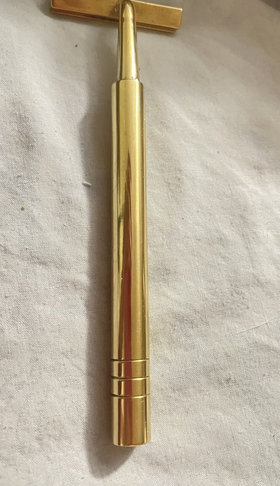Men's vintage brass Razor, made in England.