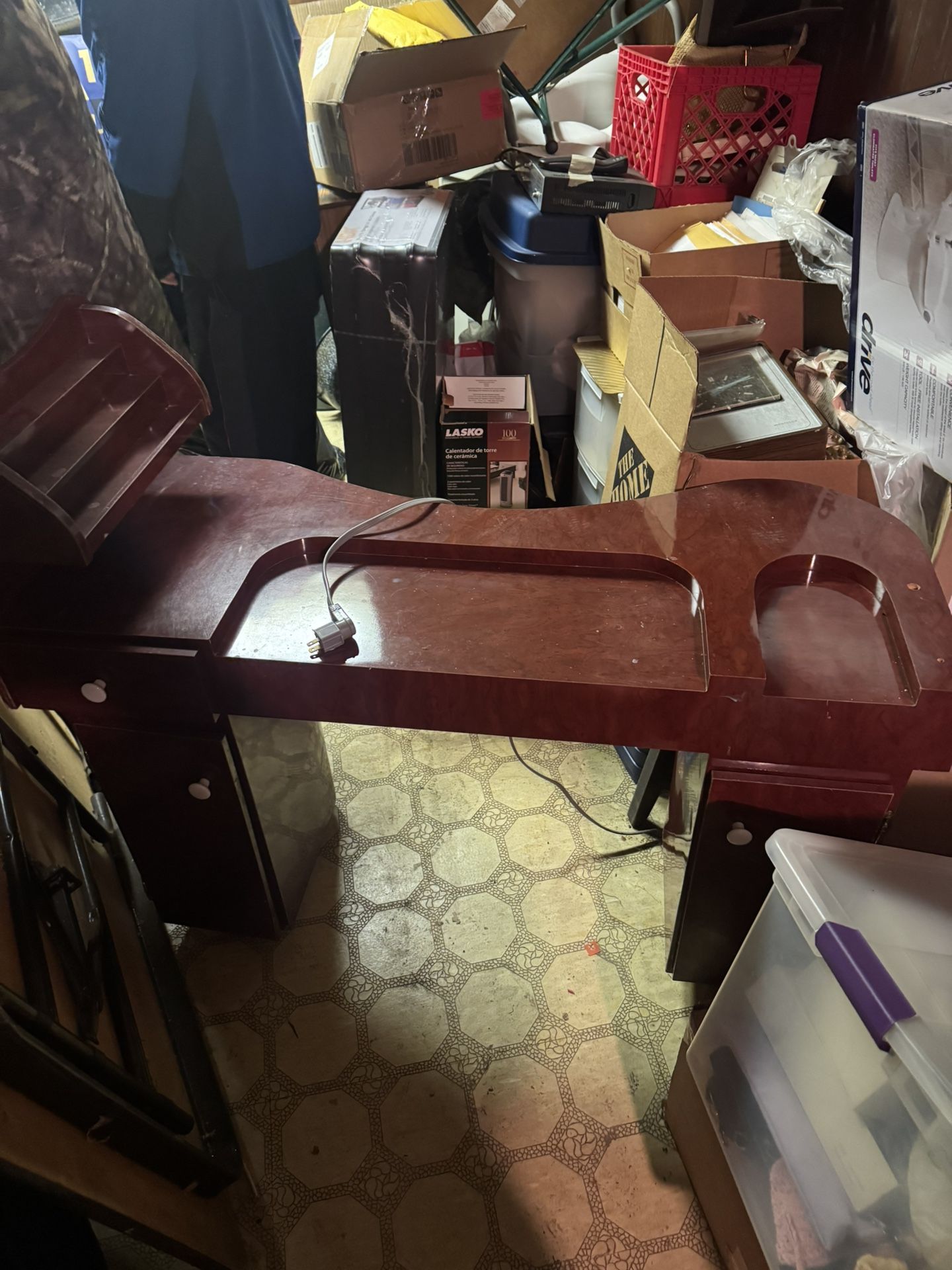 Nail Station