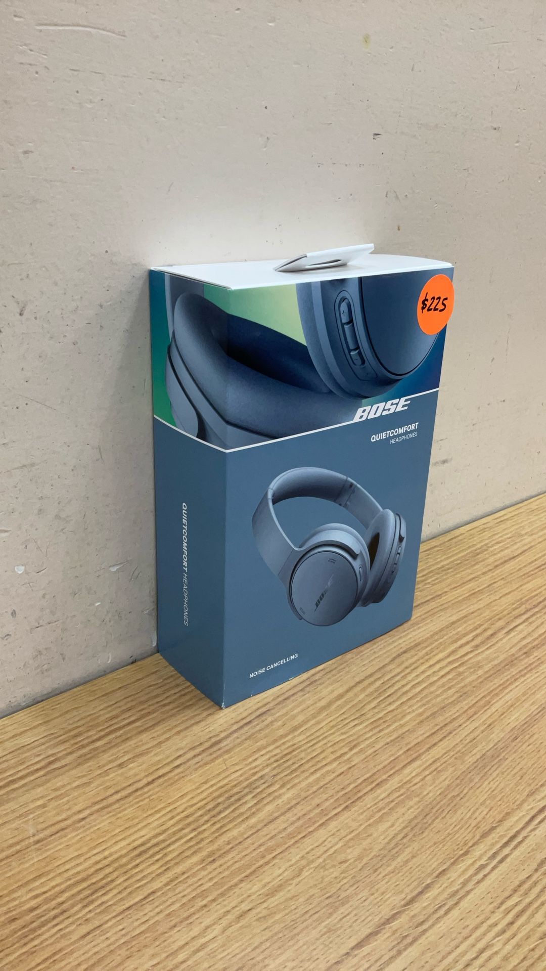 BOSE NOISE CANCELLING QUIETCOMFORT HEADPHONES.