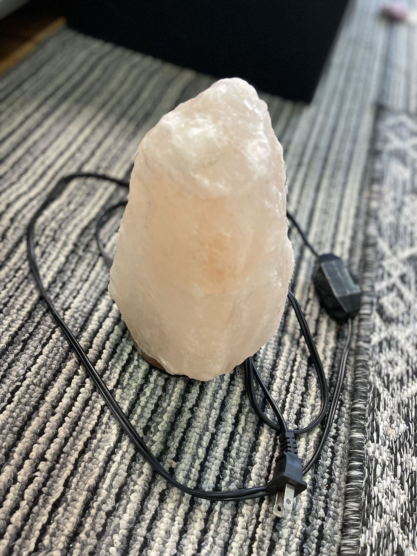 ROCK SALT LAMP W/ dimmer switch like new BUT needs new bulb! $25 SEE SELLER PAGE LOTS 4 SALE! DEALS!