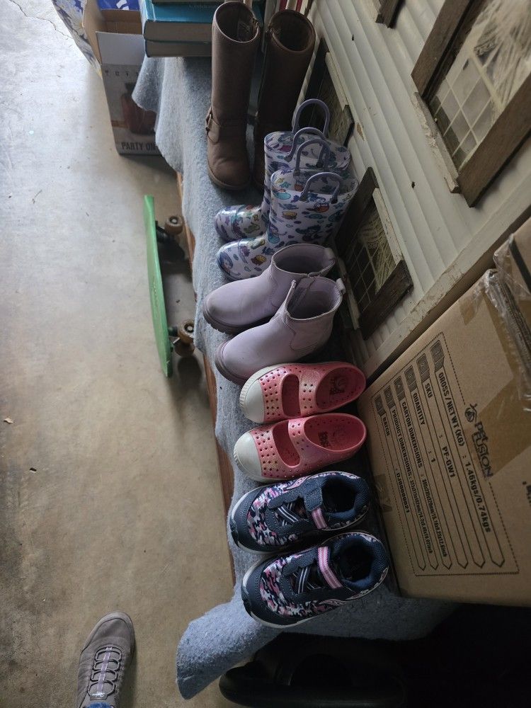 Bulk deal  all are size 7 except the saucony which are an 8