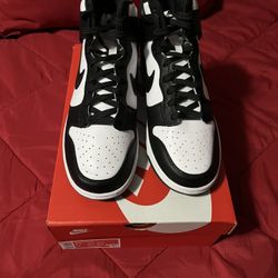 NIKE DUNK HIGH SIZE 9:5 PANDA