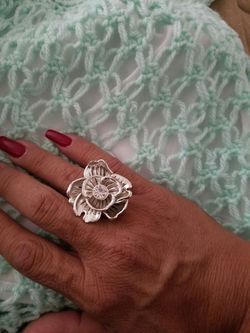 Cute flower ring