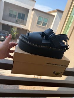 Womens Dr. Martens Voss Platform Sandal - Black