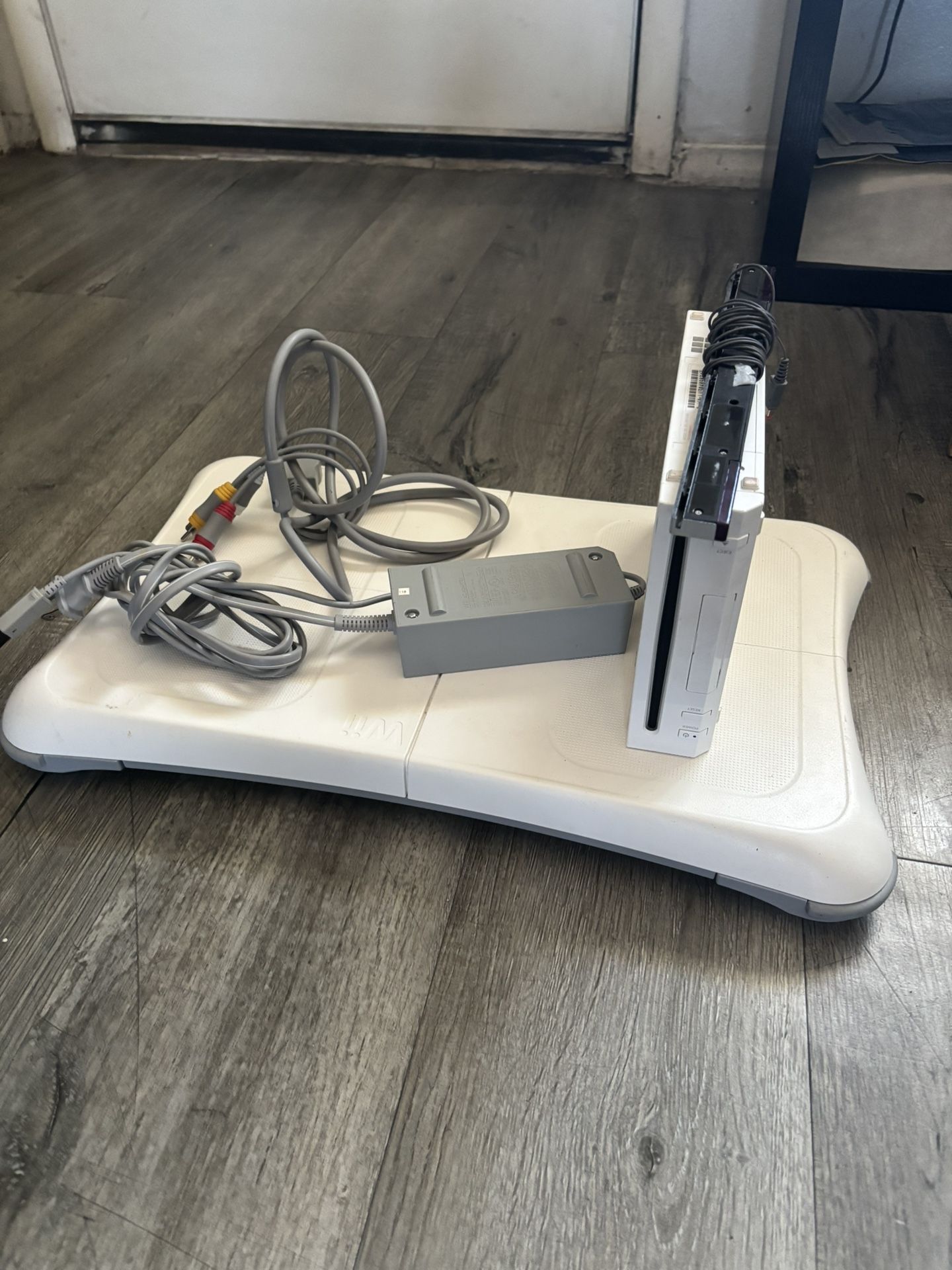 WII With Sensor And WII Fit Bundle Awesome Condition