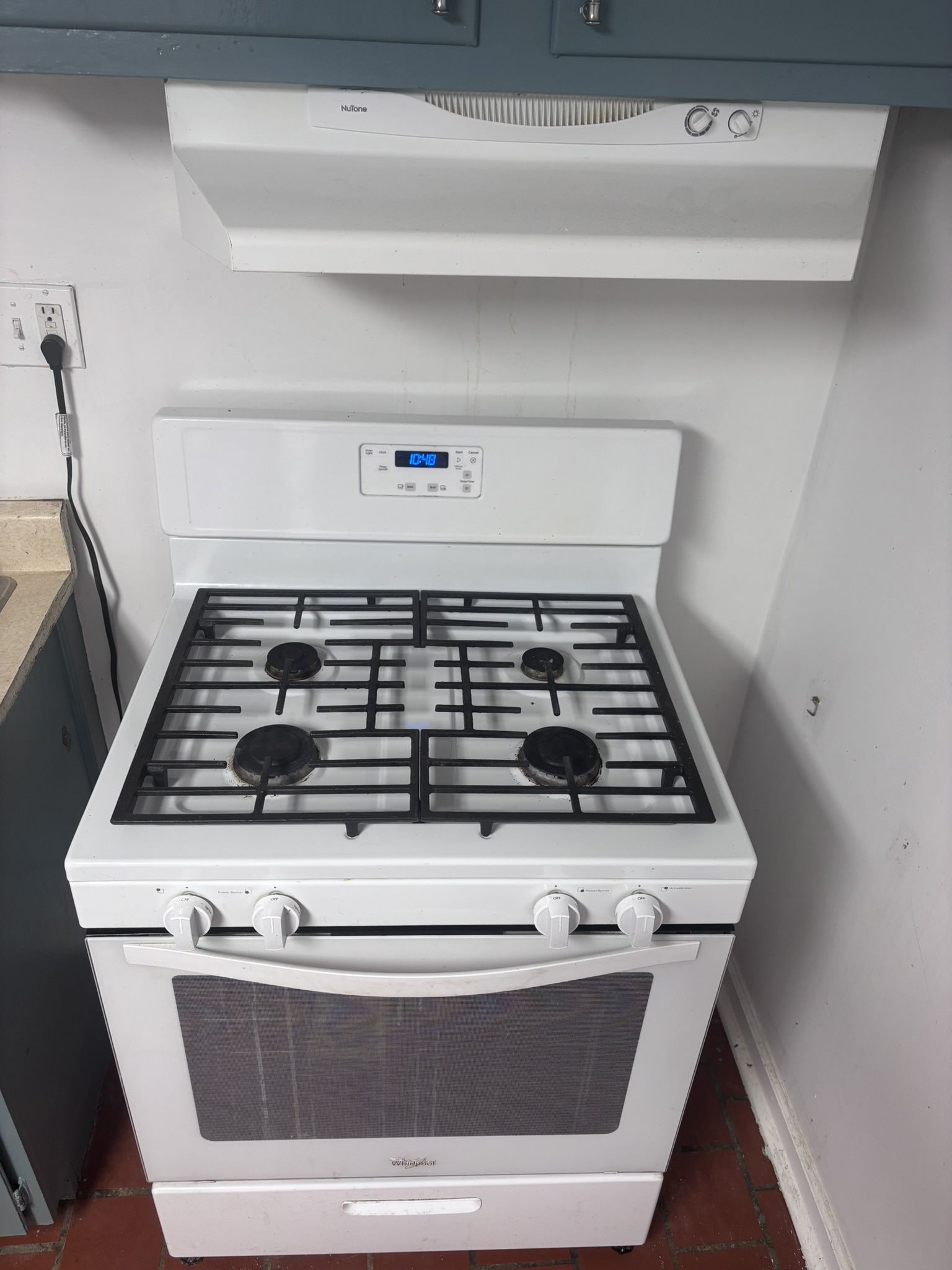 2 Gas Ovens For Sale One White One Black! 30”