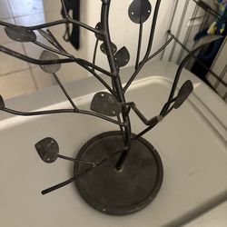 Ear ring tree