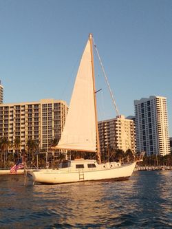 Beautiful Liveaboard 36'3" Sailboat 