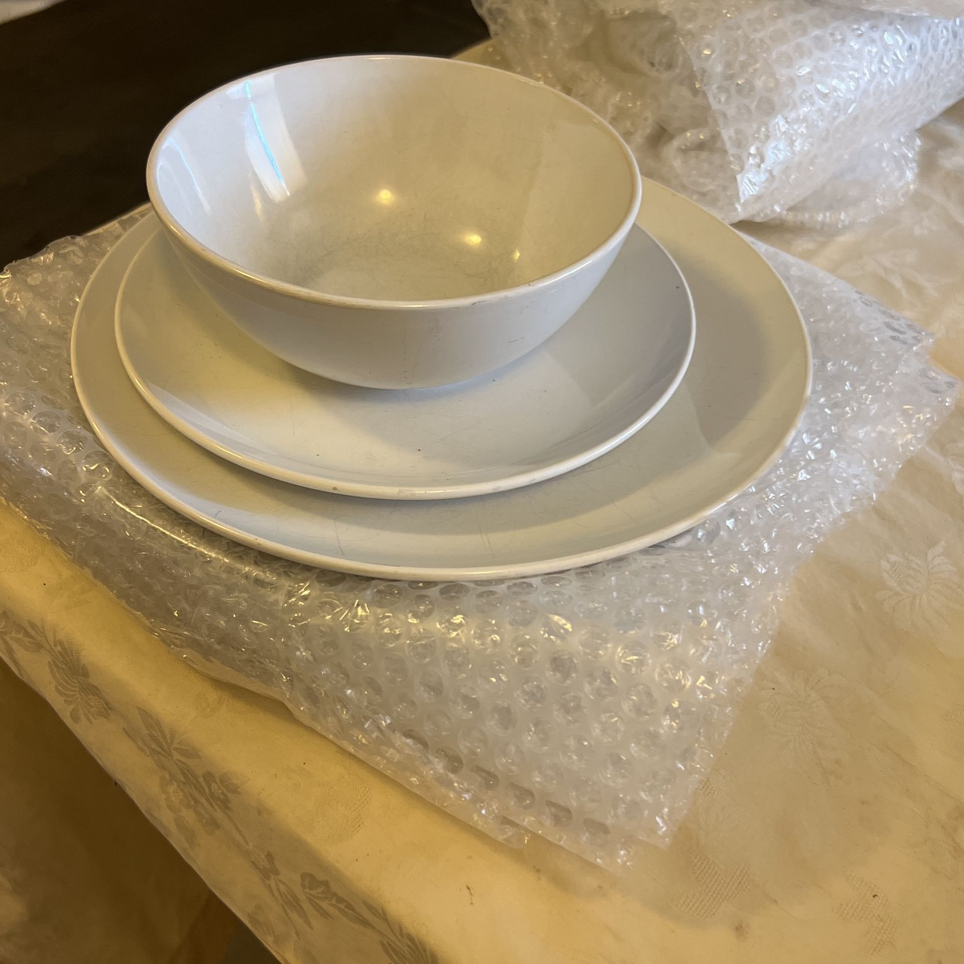 12 Pc Dish Set.