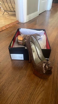 Wild pair brnze glitter heels size 5