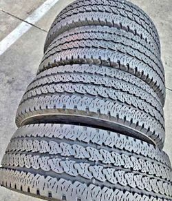 285 60 20 Firestone tires Con 80% de Vida Las 4